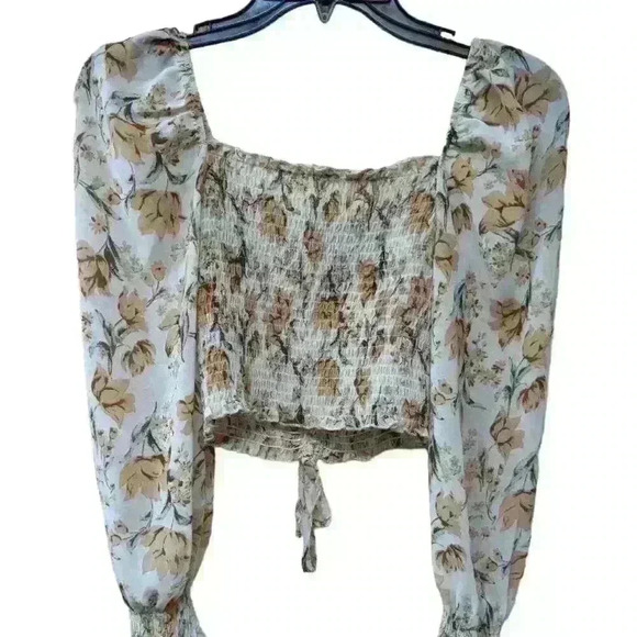 NWOT Blush Love ❤️J flower Croptop with ruffled arms and stretchy waist - Picture 2 of 7